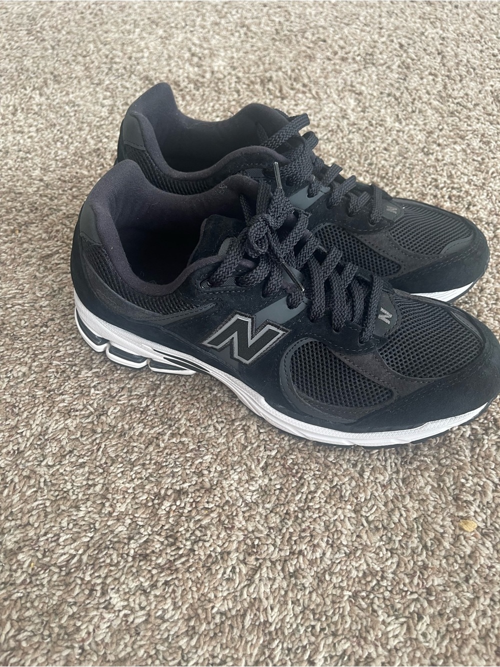 New Balance 2002R Trainers